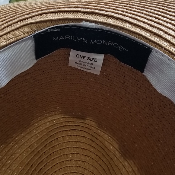 Marylin Monroe one size tan floppy beach hat - Picture 7 of 7